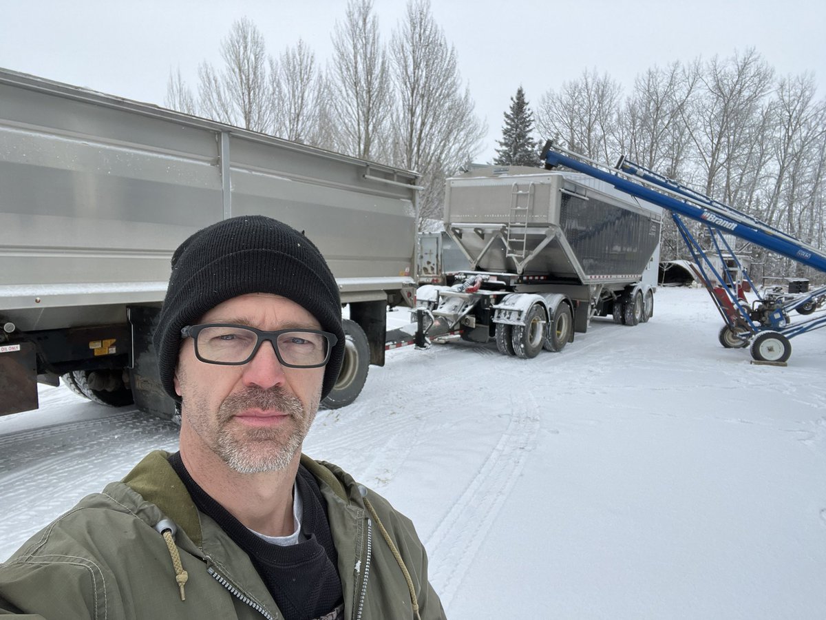 Last load of #canola going out!

This is the earliest I’ve ever been sold out of canola, and glad it’s the case this year with prices crashing.

A little diplomatic assistance with our trading partners from the Canadian government would be greatly appreciated!
#Cdnag