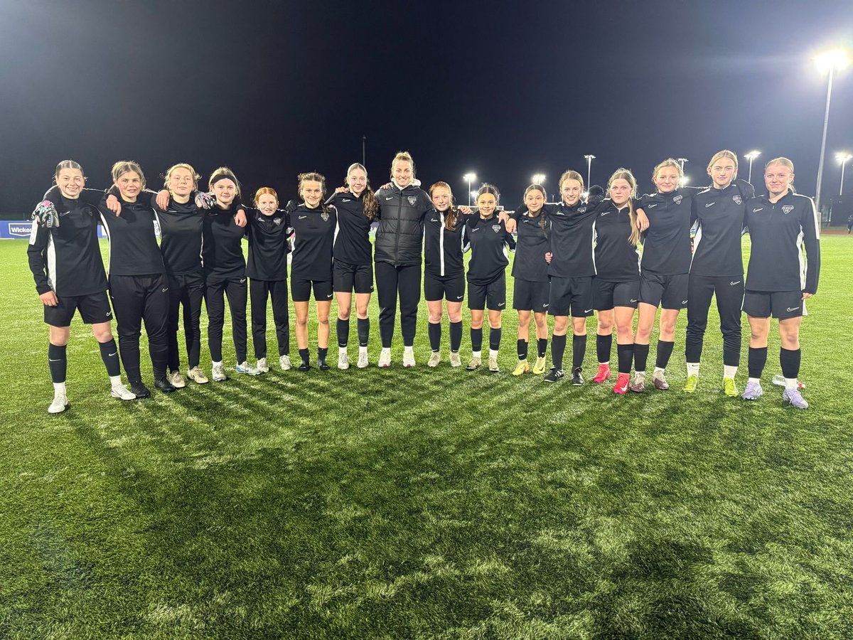 Our U14 squad are enjoying learning from first team player, Dee Bradley, who has been leading on some of their sessions!