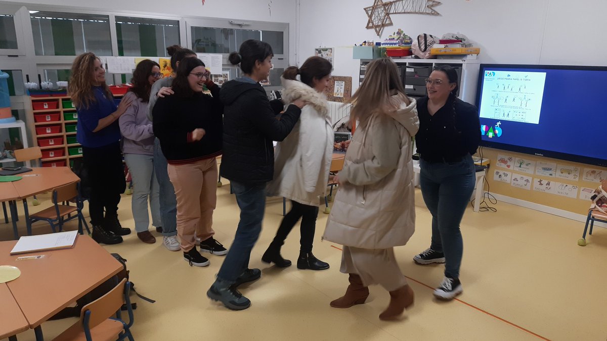 La Escuela Infantil Tierra y Libertad de #PuertoReal se suma también al programa <a href="/PyPDinamicos/">Patios Y Parques Dinámicos</a> e inicia su formación con nuestro formador <a href="/abralom/">Abraham López Morales</a> a través del <a href="/CEPdeCadiz/">Centro del Profesorado de Cádiz</a>