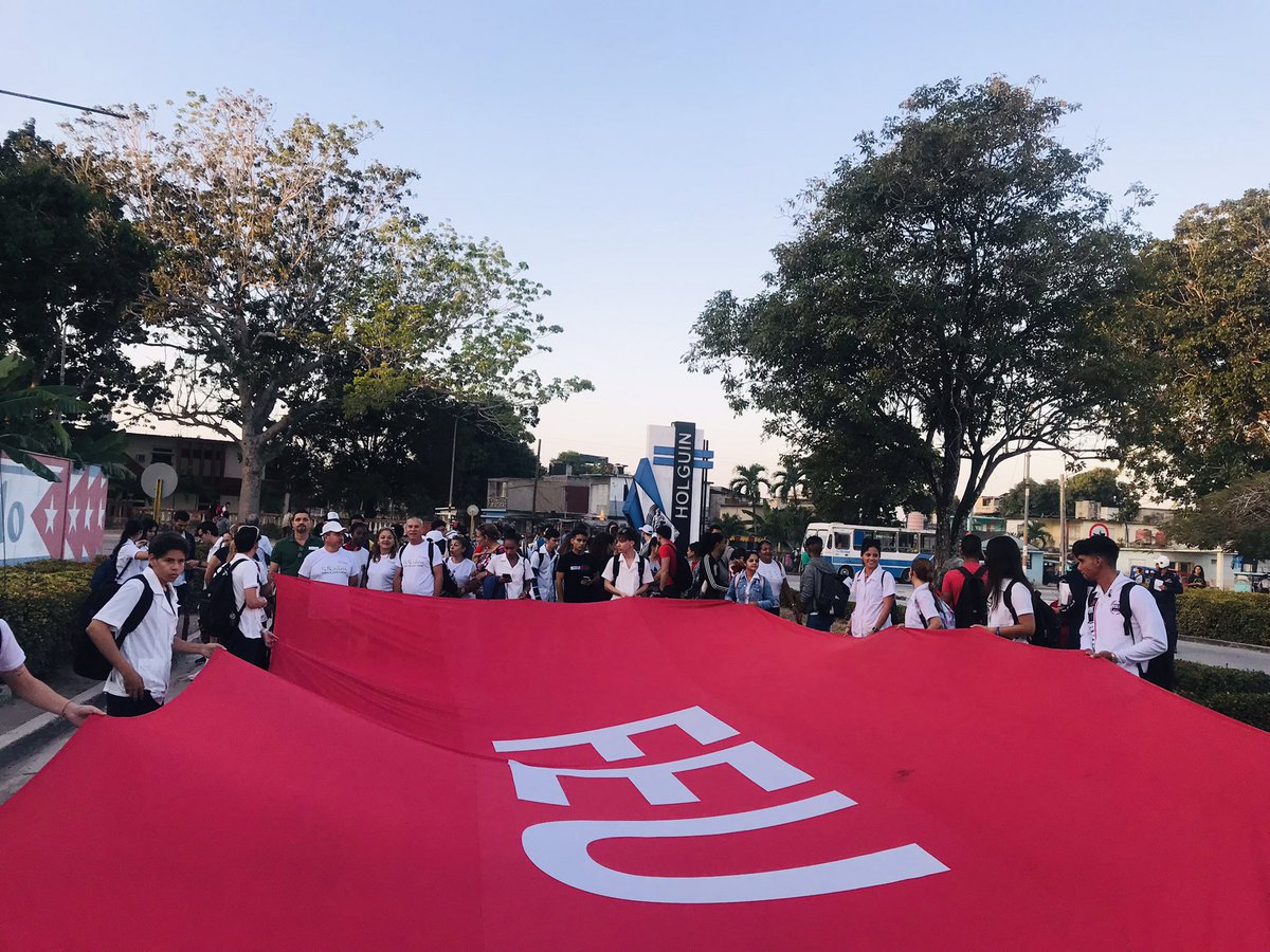 Hoy marchamos hasta el busto de José Antonio Echeverría en la sede Óscar Lucero de la #uho para honrar el aniversario del asalto al Palacio Presidencial y la toma de Radio Reloj. 
Reafirmando nuestro espíritu de lucha y compromiso con la Revolución. 🇨🇺
#TenemosMemoria