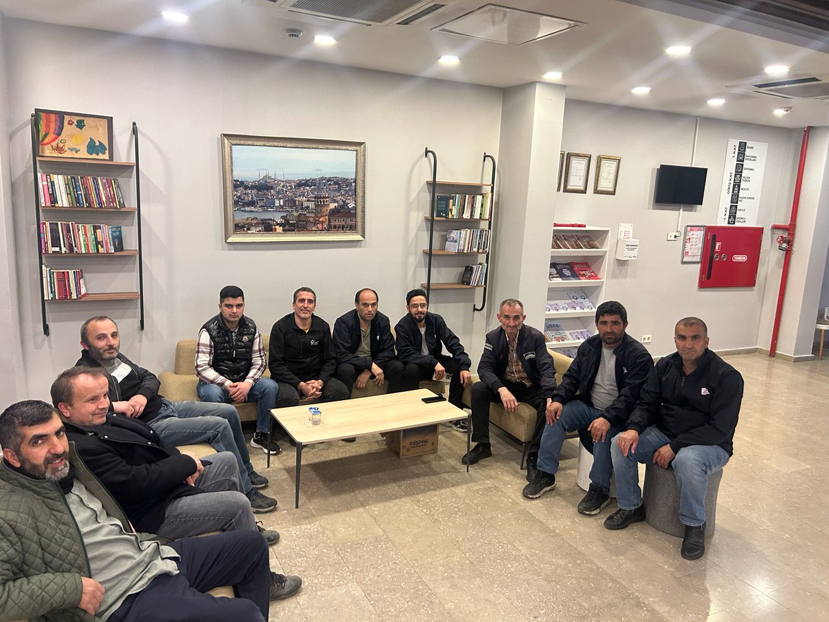 Oruç Reis Mahallesi 1.Bölge haftalık olağan toplantımızı Mahalle Başkanımız Mehmet Yılmaz'ın katılımlarıyla gerçekleştirdik. <a href="/RTErdogan/">Recep Tayyip Erdoğan</a> <a href="/mt_goksu/">Mehmet Tevfik Göksu</a> <a href="/EmrullahErkus/">Emrullah ERKUŞ</a> <a href="/oktayilmaz18/">OKTAY YILMAZ</a> <a href="/murattemur51/">Murat Temur</a> <a href="/HarunAsartepe/">harun asartepe</a> @VedatDestek <a href="/ilyasduras/">İlyas Duras</a>