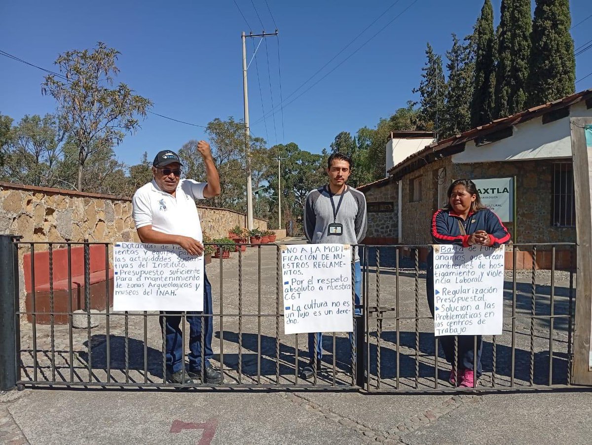 YapagameINAH's tweet photo. Trabajadores del @INAHmx cierran #Cacaxtla en denuncia al nepotismo, violencia laboral y de género que ejerce el director José Vicente de la Rosa y Heberto Ríos jefe de resguardo del @Centroinahtlax #Tlaxcala #INAHenCrisis #TrabajoDigno #PrietoMiente @ccurieldeicaza https://t.co/GJ9iF0Jdmo