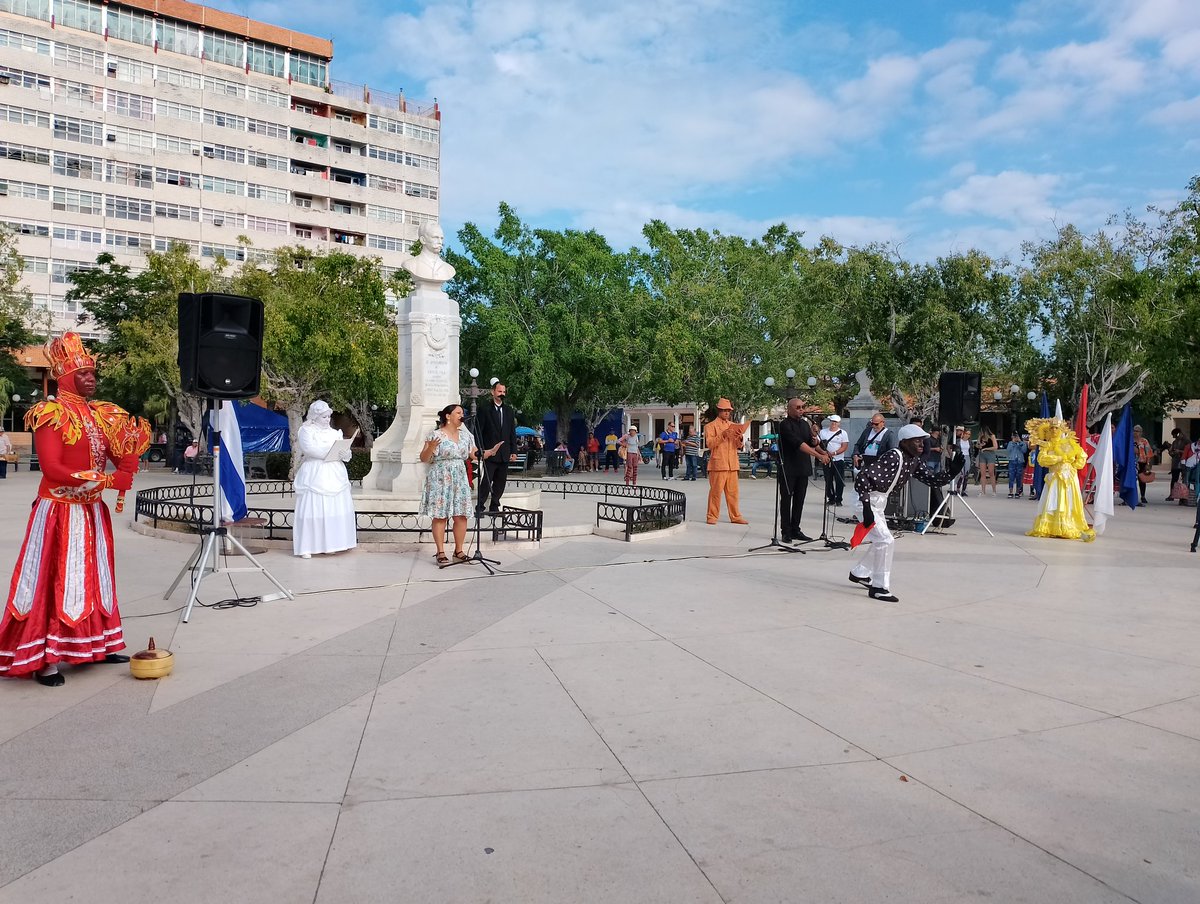 YaniselSanchez4's tweet image. Comenzó hoy en #CiegodeÁvila la XXXIII Edición de la Feria del Libro 📕📚
#LatirAvileño 
#CubaEsCultura