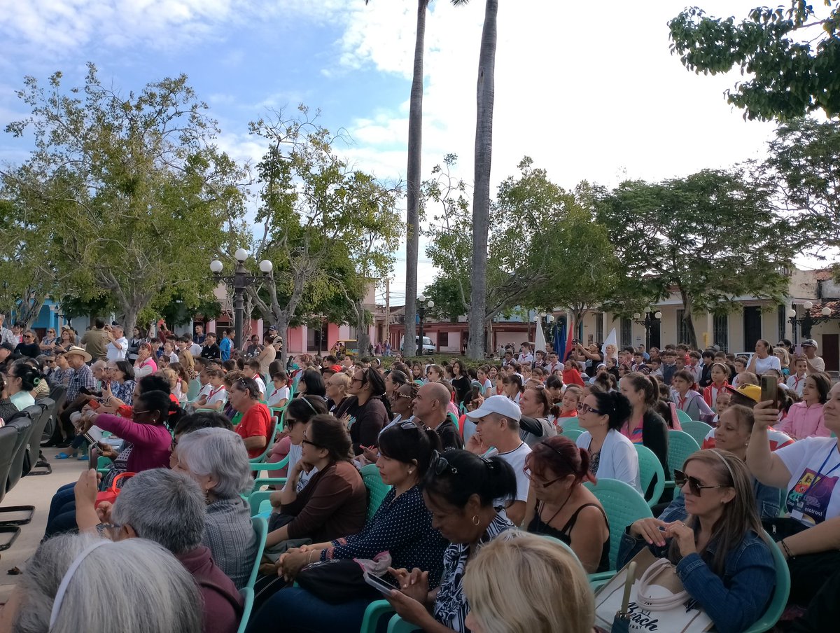 YaniselSanchez4's tweet image. Comenzó hoy en #CiegodeÁvila la XXXIII Edición de la Feria del Libro 📕📚
#LatirAvileño 
#CubaEsCultura