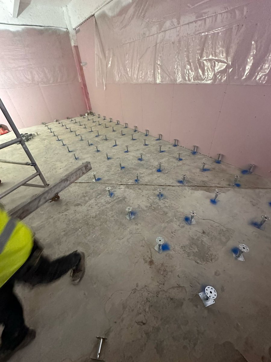 siteform_f's tweet image. The sample areas are finaly going in on our 30,000m2 raised access project in Manchester for Domis