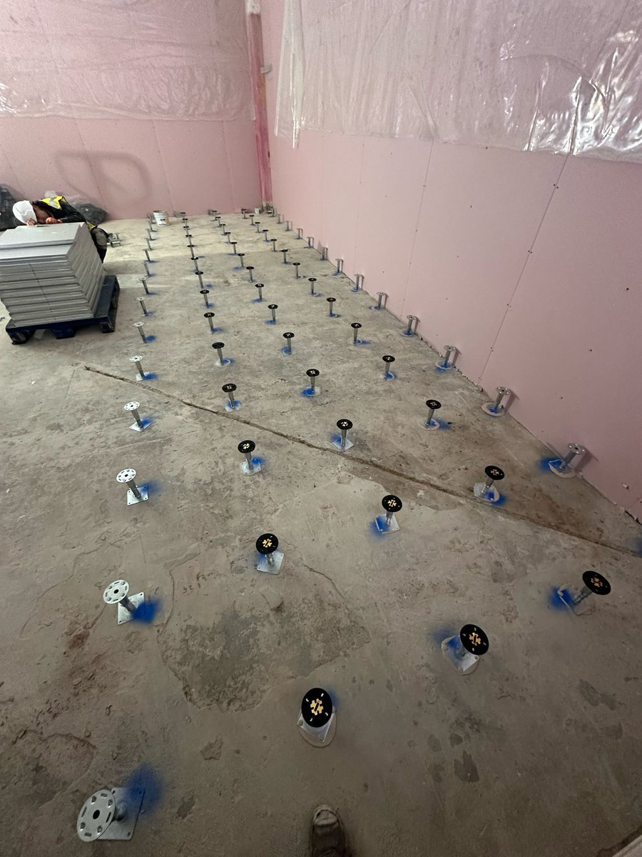 siteform_f's tweet image. The sample areas are finaly going in on our 30,000m2 raised access project in Manchester for Domis