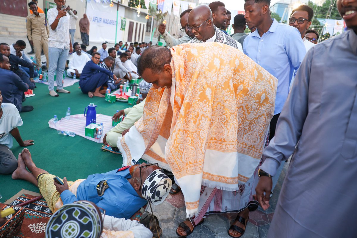 Caawa waxaan la afuray boqolaal ka tirsan bulshada caasimadda Muqdisho, waxaana guul ah isbeddelka xoogga leh uu ka muuqda suuqa Bakaaraha, aniga markii iigu dambeysay sidan ma ahayn, waxaad garan kartaa dadaalka hey’adaha amniga iyo shacabku galiyeen sugidda amniga.