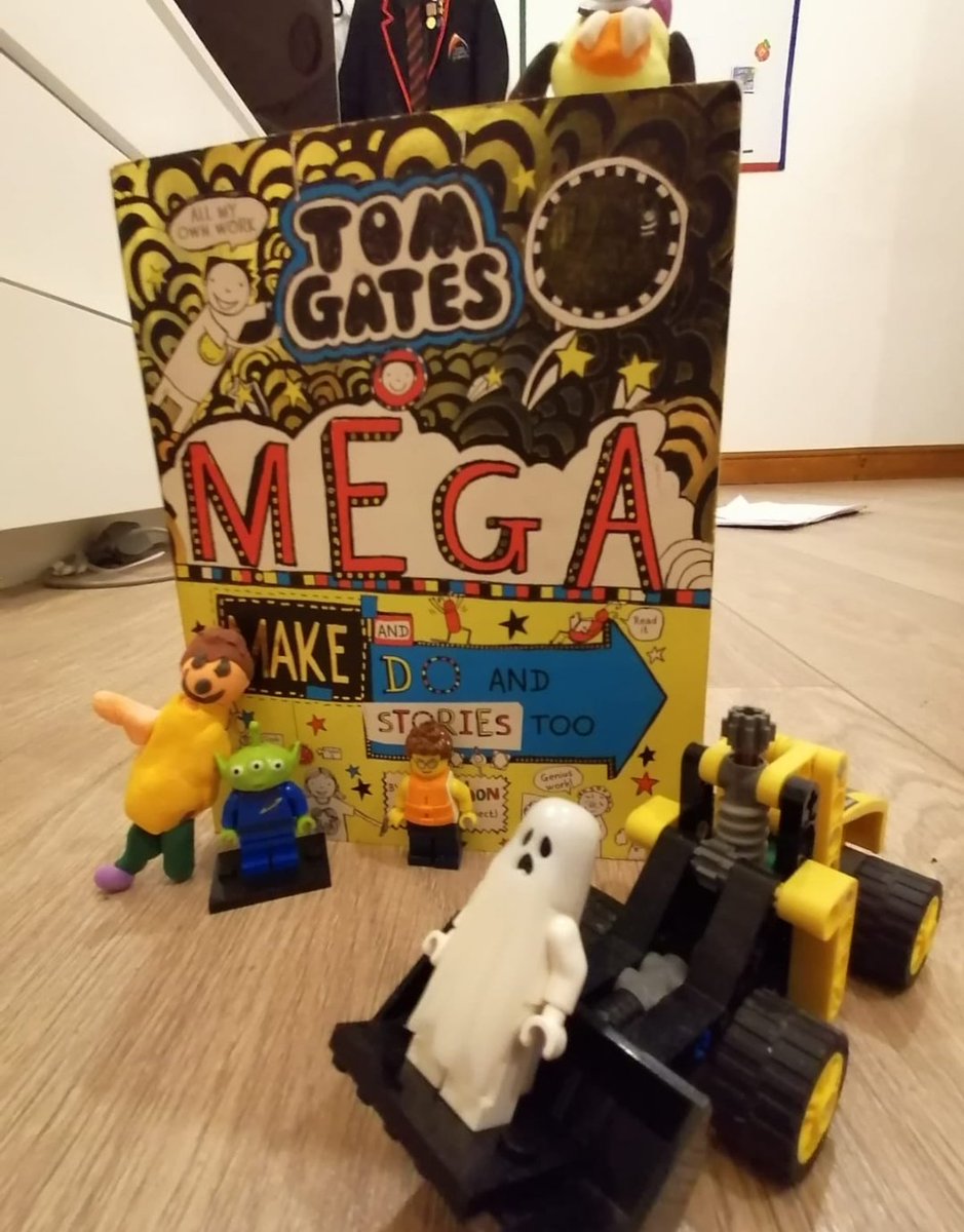 EmmaStan22's tweet image. Taskmaster Challenge for World Book Day. Entry from NS Y7.
He has enjoyed celebrating by reading lots of Tom Gates! Meet Albus (affectionately known as Albus Dumble-paws) dressed up today as his student Ronald and Elsa taking on a new role in the freeze frame as the MoD. π