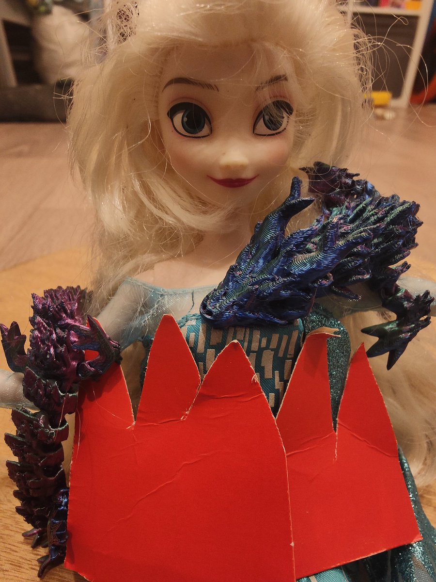 EmmaStan22's tweet image. Taskmaster Challenge for World Book Day. Entry from NS Y7.
He has enjoyed celebrating by reading lots of Tom Gates! Meet Albus (affectionately known as Albus Dumble-paws) dressed up today as his student Ronald and Elsa taking on a new role in the freeze frame as the MoD. π
