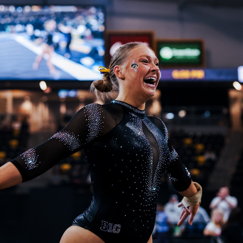 IowaGymnastics's tweet photo. 𝘾𝙤𝙣𝙜𝙧𝙖𝙩𝙪𝙡𝙖𝙩𝙞𝙤𝙣𝙨 to Emily Erb, who was voted February's Female Student-Athlete of the Month!

@EmilyErb8 x #Hawkeyes
