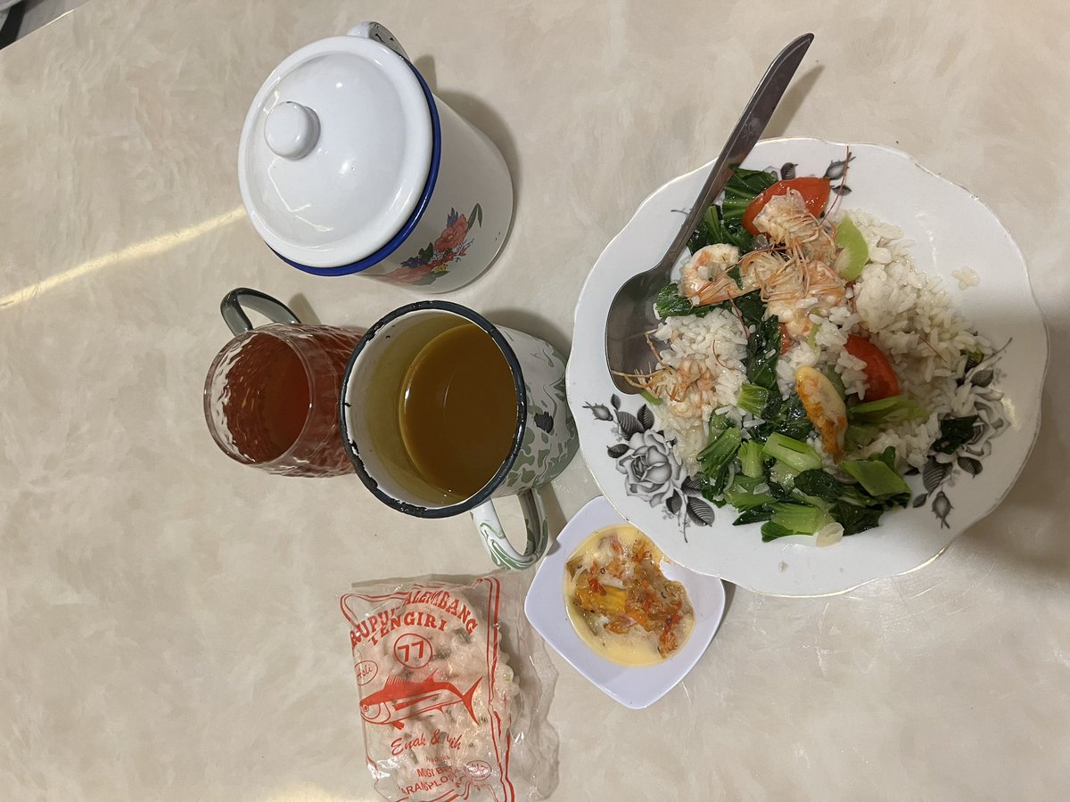 Ritual terkini, 1 mug air mineral, secangkir teh hangat ditambah kiriman jamu mak ti😭🤣😅🤲🏻🤲🏻