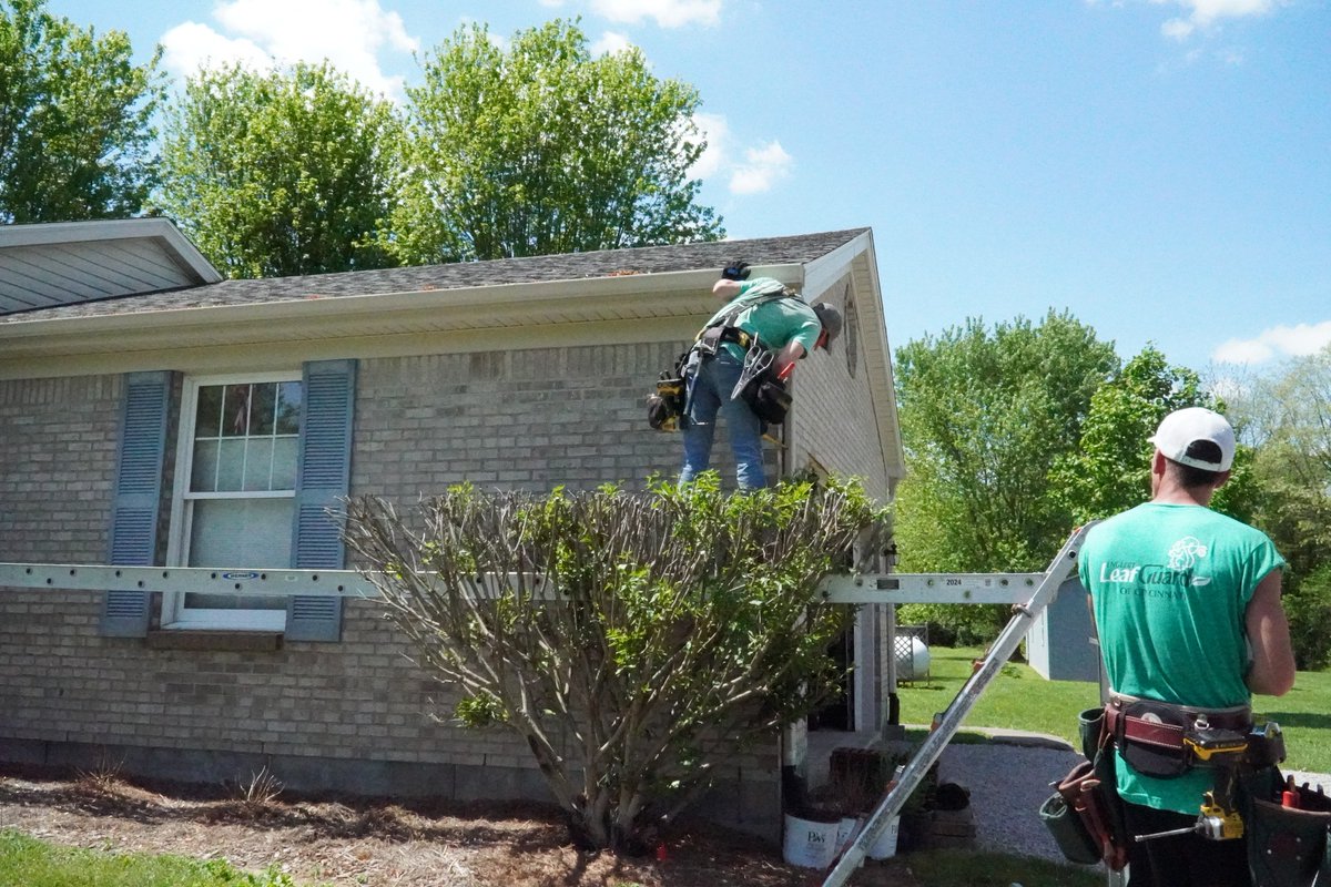Home + Design Show 2025 Vendor Spotlight: LeafGuard of Cincinnati! They specialize in helping homeowners get a low-maintenance LeafGuard Gutter and GAF roofing system. See their booth on March 22-23 at the Cintas Center. Secure your ticket online! 👉 cincymagazine.com/home-design-sh…