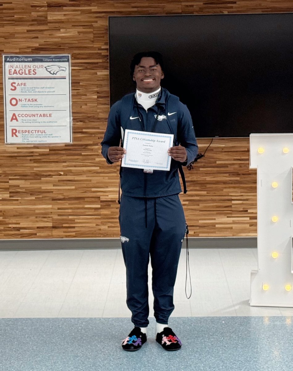 dominic_butler7's tweet photo. PTSA Citizenship Award 🥇 Thank you Ms. Blessing for nominating me!
#StudentAthlete
#AllenHS https://t.co/PofR5O5qBk
