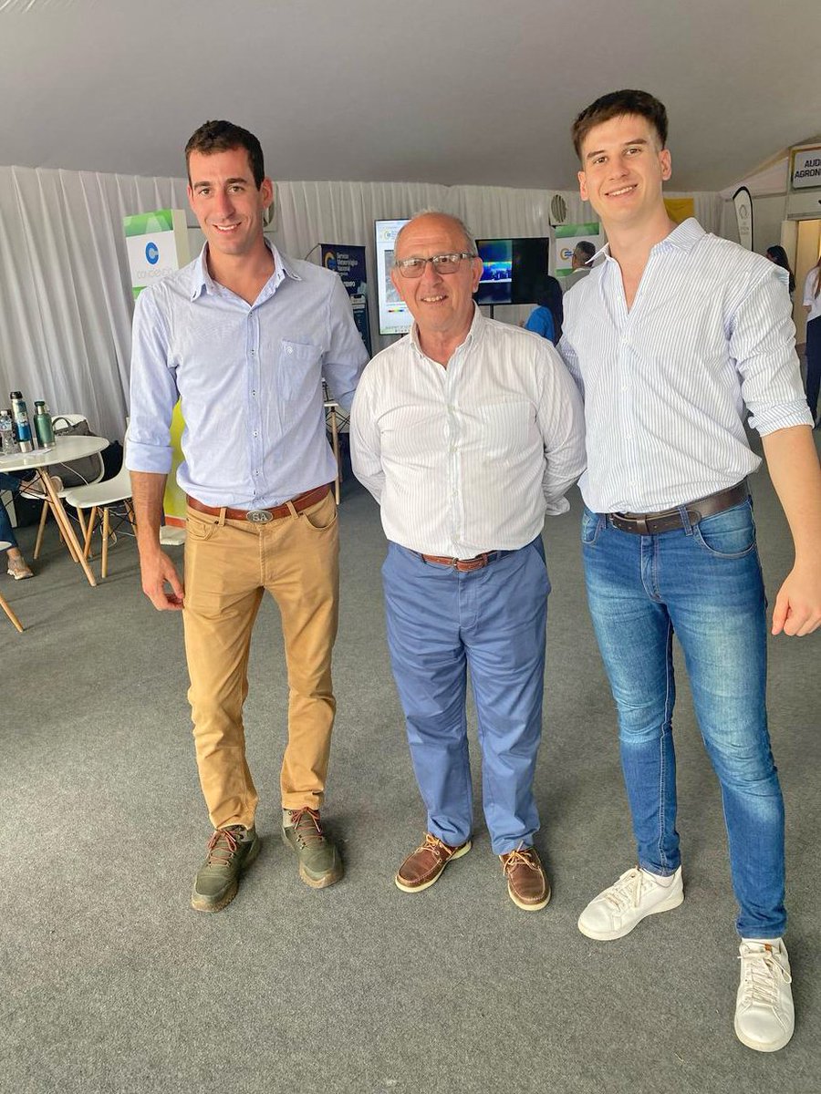 #FundaciónCRA🎓 La preparación es la mejor herramienta para enfrentar los desafíos del sector.
Carlos Castagnani, presidente de CRA, junto a Santiago Alem titular de la Fundación y Valentino Costamagna, flamante presidente de <a href="/AteneoCRArg/">Ateneo CRA</a>