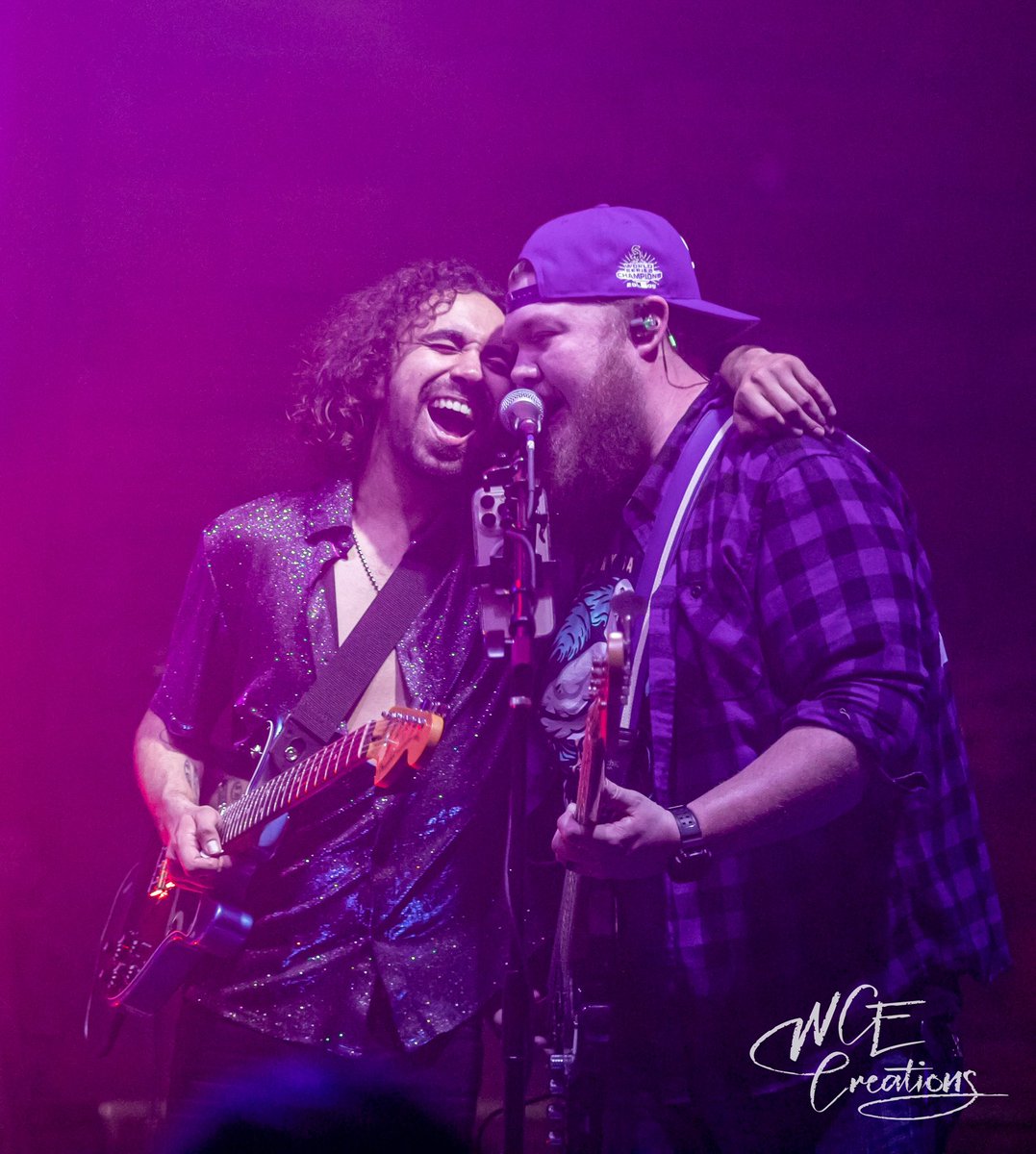 AlexDaleWCE's tweet image. Awww! These two! 🙌🫶
@steve.eadg4 @jammin_jerry @partyfoulband 
#aww #thesetwo #adorable #partyfoul  #myphoto #wcecreations #wordscantexplain #canonphotography #concertphotography #livemusic #rocknroll #gigphotography #bandphotography