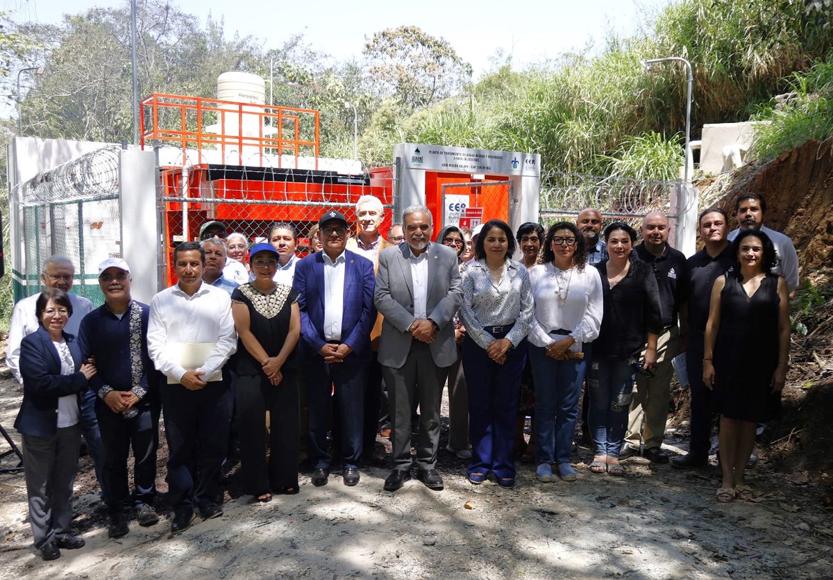 UVeracruzanaMx's tweet image. Autoridades universitarias, con la participación del rector Martín Aguilar Sánchez, inauguraron en la USBI Xalapa la planta de tratamiento de aguas negras y residuales a base de zeolitas. (1/3)