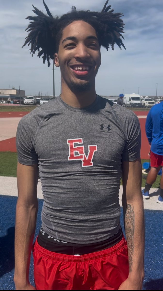 East View Boys Basketball (@ev_hoops) on Twitter photo Shoutout to senior Gabe Banks who broke the school record in the high jump with a jump of 6’4”
<a href="/gabebanks11652/">Gabe Banks</a> <a href="/EastViewHS/">East View HS</a> Shoutout to senior Gabe Banks who broke the school record in the high jump with a jump of 6’4”
<a href="/gabebanks11652/">Gabe Banks</a> <a href="/EastViewHS/">East View HS</a>