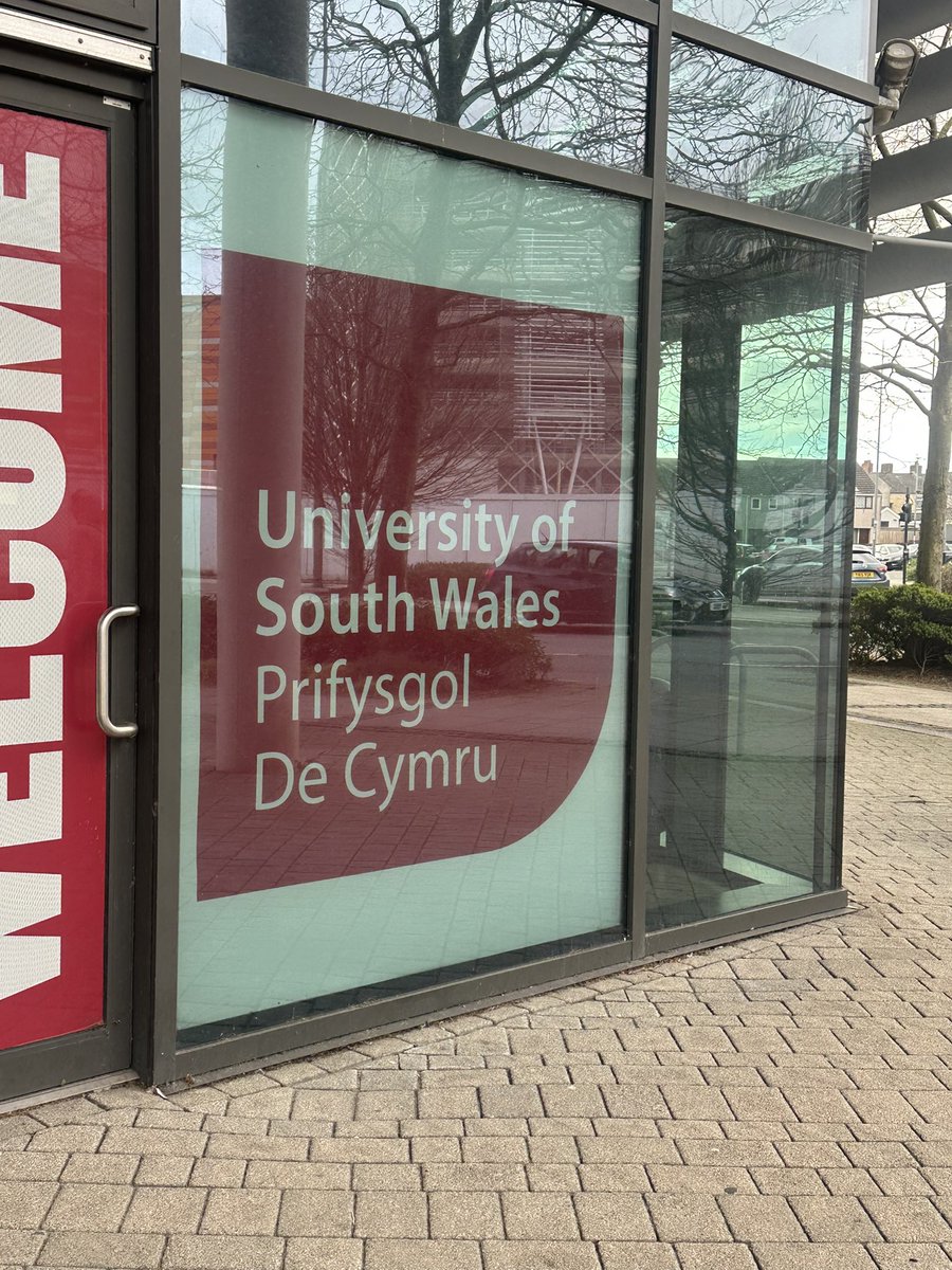 Miss Hopkins tweet media