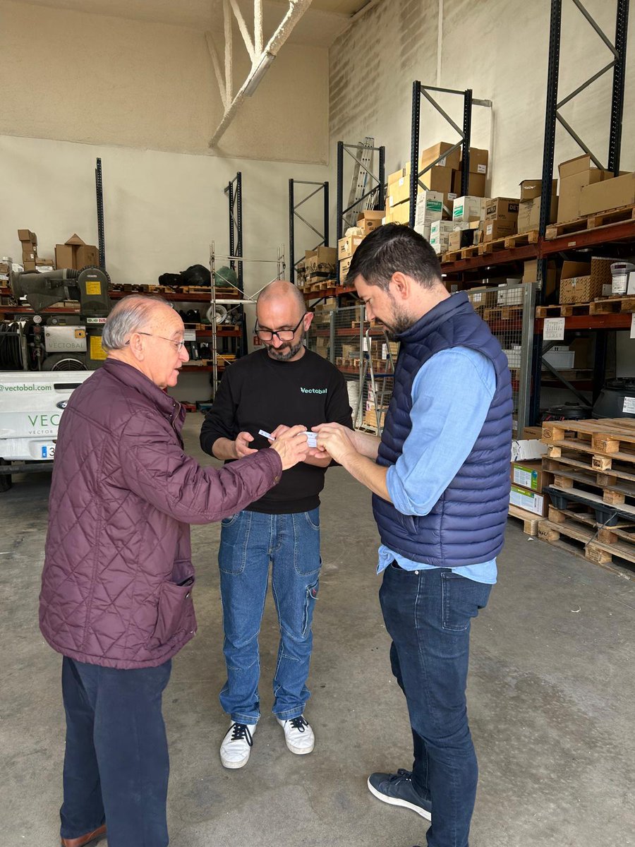 vectobal's tweet photo. 🟢Hoy hemos tenido la visita de Francisco Martorell y Toni Monjo, presidente y director gerente de #ASIMA (Asociación de Industriales de Mallorca). Gracias por la visita y por vuestro trabajo al frente de esta asociación empresarial tan importante 🤝
#VECTOBAL https://t.co/iRMeh6ITF9