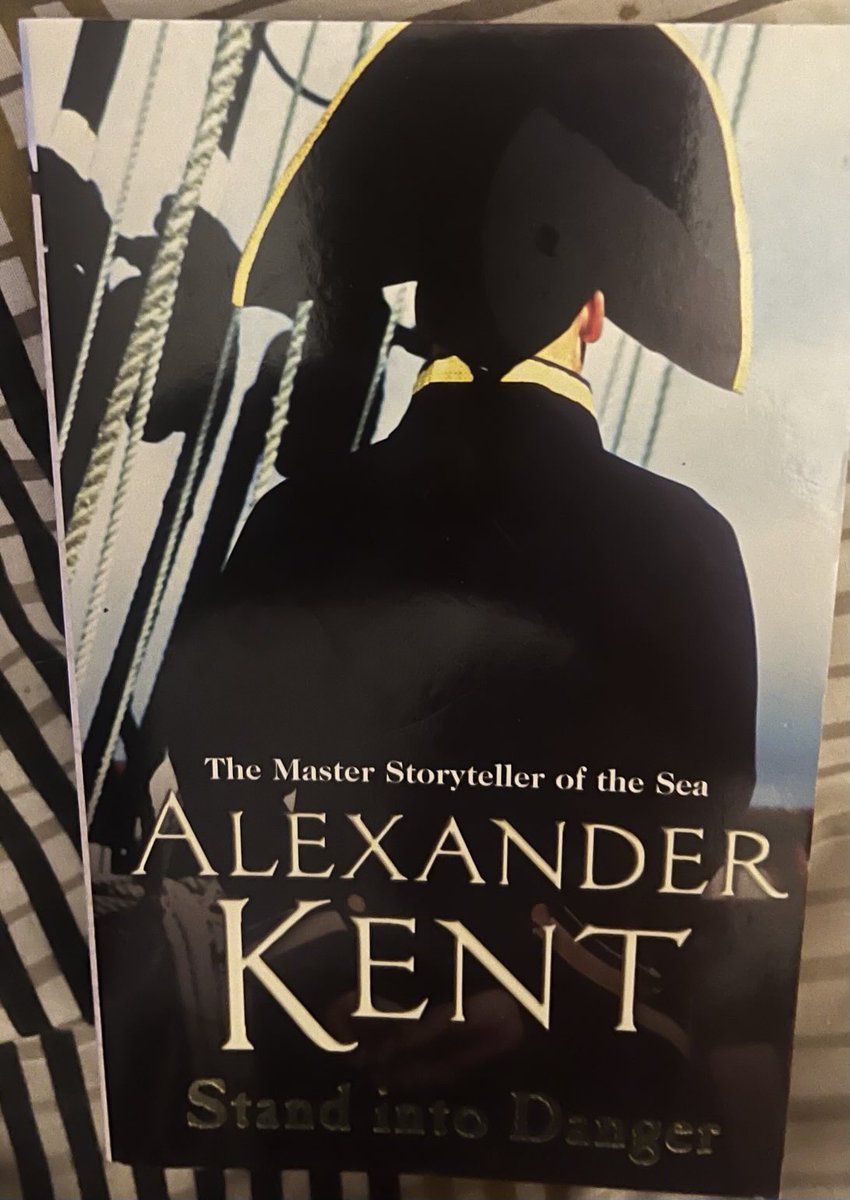 Naval history especially and naval fiction are my favourite reads. I’m ashamed to say I’ve never read any of one of the greats Alexander Kent and seafaring creation Richard Bolitho. ⚓️⚔️🛡️⚓️