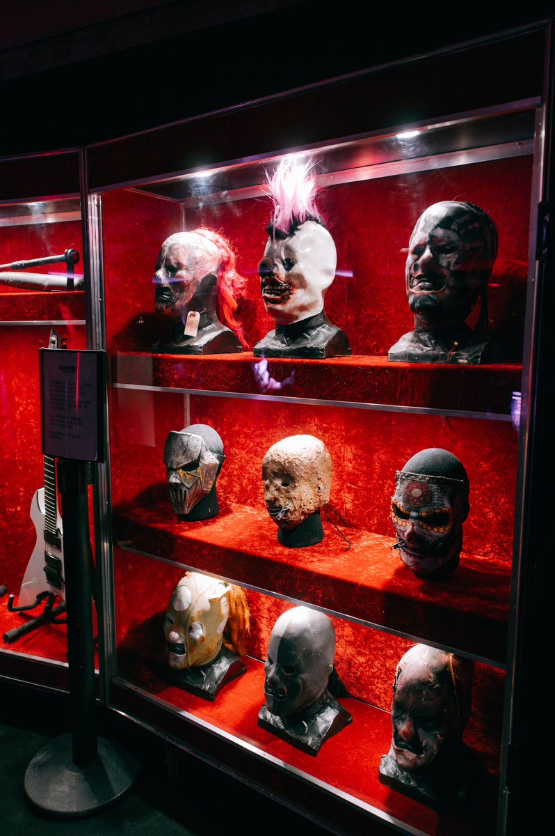 Você tem uma única chance de vestir uma dessas máscaras, qual você escolheria? 👀🤘

O KNOTFEST Museum fez história no #KNOTFESTBrasil2024, que saudade! 🖤
