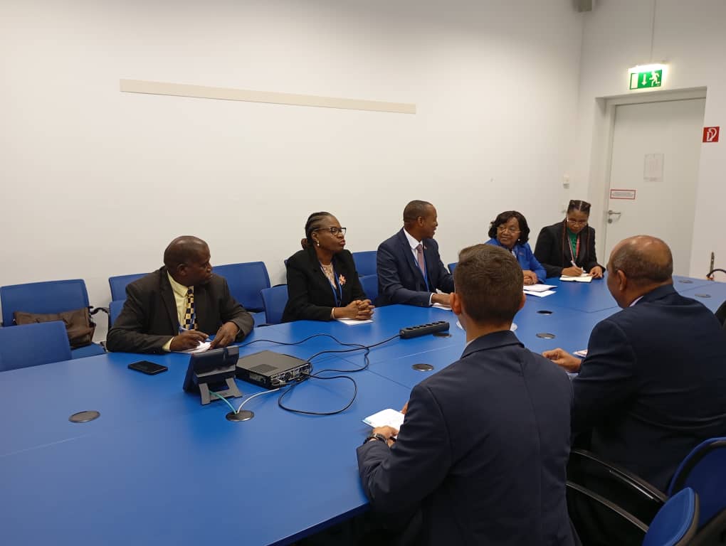 EmbaCubaAustria (@embacubaaustria) on Twitter photo Viceministra de Justicia, <a href="/PilarCubaMinjus/">Pilar Alicia</a>, sostuvo encuentro con el Secretario de Estado para el área hospitalaria, Sr. Leonardo Europeu Inocencio, Jefe de la Delegación de la República de Angola en el marco de las actividades de la 68 Comisión de Estupefacientes. Viceministra de Justicia, <a href="/PilarCubaMinjus/">Pilar Alicia</a>, sostuvo encuentro con el Secretario de Estado para el área hospitalaria, Sr. Leonardo Europeu Inocencio, Jefe de la Delegación de la República de Angola en el marco de las actividades de la 68 Comisión de Estupefacientes.