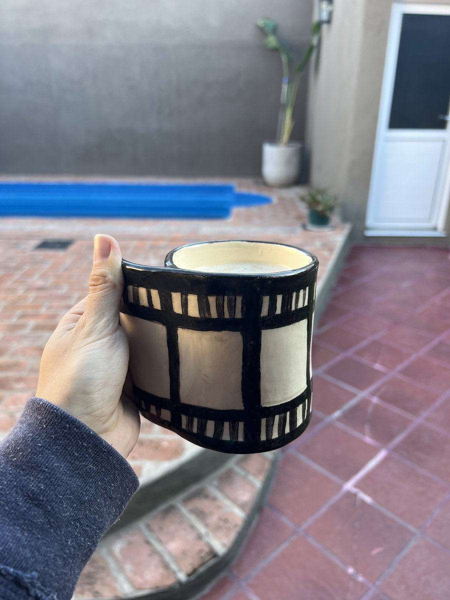 notvalenaraujo's tweet image. are u okay honey? you haven’t touched your cine cappuccino yet