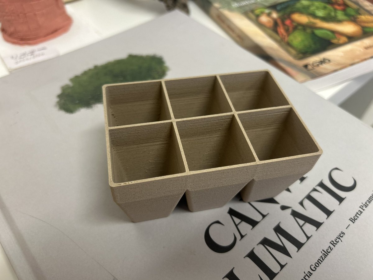 fontdelroure's tweet image. 🛠️💡 Cicle superior dona forma al futur amb #FAIGlab! Dissenyen, programen i creen prototips a l’aula MAKER. Un projecte viu on diverses institucions i col·lectius sumem forces per innovar i connectar amb l’entorn! 🤝🌎 #ProjecteFAIG @cesirecat @AjMasquefa @Observatori @crpanoia