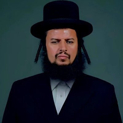 بأسمي وباسم الشعب اليمني العظيم نتقدم بجزيل الشكر والتقدير لعبدالحوثي بما قدمه للوطن من مشاريع وانجازات وتطور ورخاء التى خدمت بلادنا  ودفنت  كل احلام اليمنيين