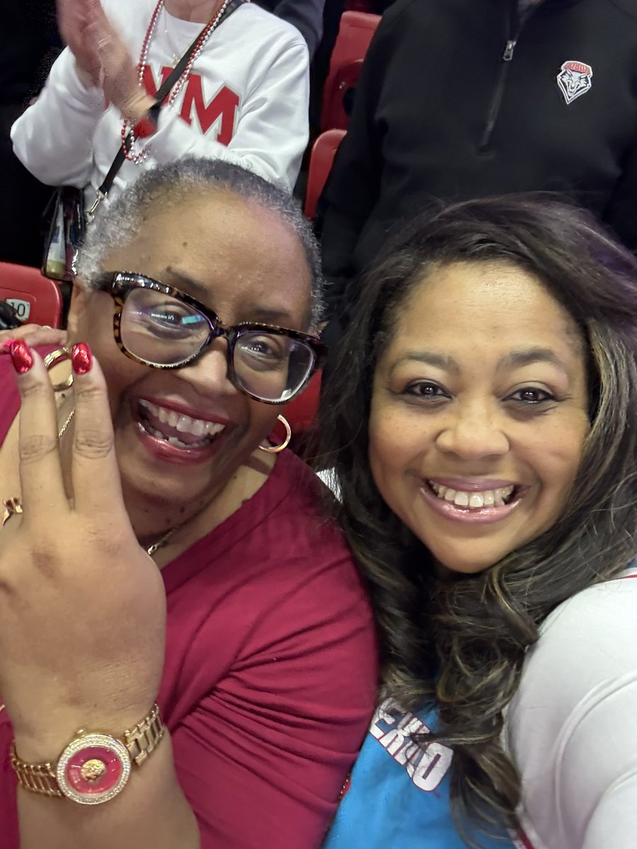 justnikkinoland's tweet photo. Cab driver: What brings you to Vegas?
Me: OH let me tell you: Myself and all these other Lobos came to DANCE my friend. ππ½πΊπΌππ½πΊπΌππ½πΊπΌππ½πΊπΌππ½ #loboslife #0 #mountainwest https://t.co/YYEYNveGk8