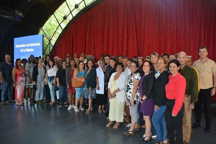 AvellaRivero's tweet photo. Inicia el primer Encuentro científico entre especialistas del @CIGBCuba y especialistas de las farmacias de La Habana, para profundizar en las características de #Procrokinasa, #Nasalferon, #HeberFastLine MaternitestTest II o prueba de embarazo y #Hebermin.
#LaHabanaEsSalud https://t.co/4rpc1eMx46