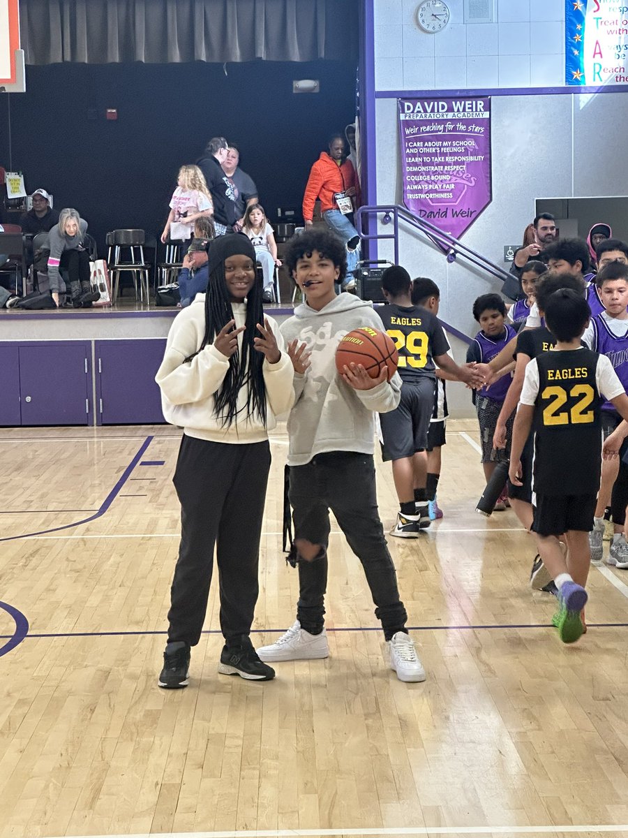 These 8th graders helped ref our 4/5 basketball game today! Let’s go wildcats and make it to the Elite Eight next week! FSUSD March Madness Attendance Challenge! #weirinittowin