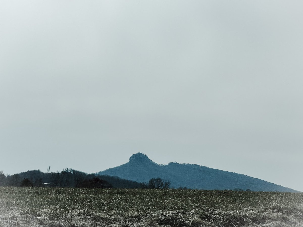 aagordonphotos's tweet photo. #PilotMtn #Pilot #PilotMountain #TheKnob #silhouette #landscape #nature #shadow #light #detail #amazingaagphotography #NC https://t.co/X09Pdk4QZz