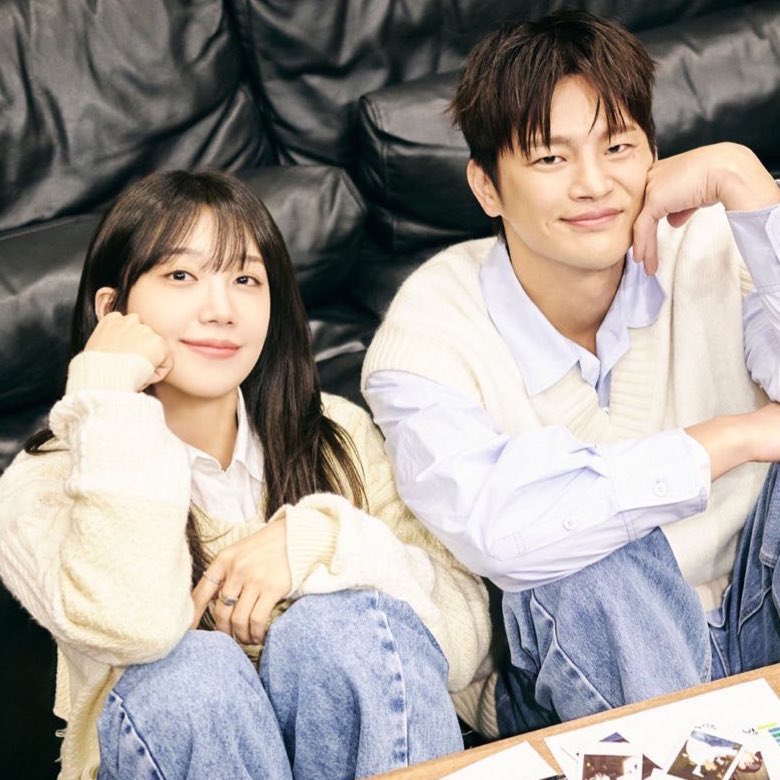 정은지 서인국 진짜 그대로 컸는데
이제 어른바이브를 숨길수없는게 너무좋음이셔..
다들 응칠때만큼 어울릴까했는데
비상이다 나이먹으니까 더잘어울려 이러고있음ㅜㅜ