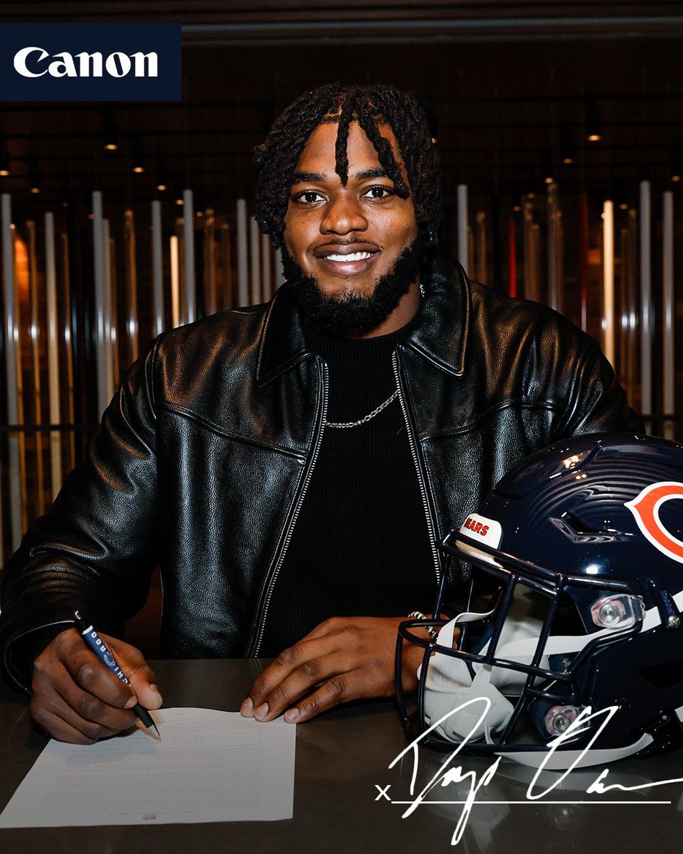 ChicagoBears's tweet photo. Officially official ✍️ https://t.co/e4VBMeLSs6