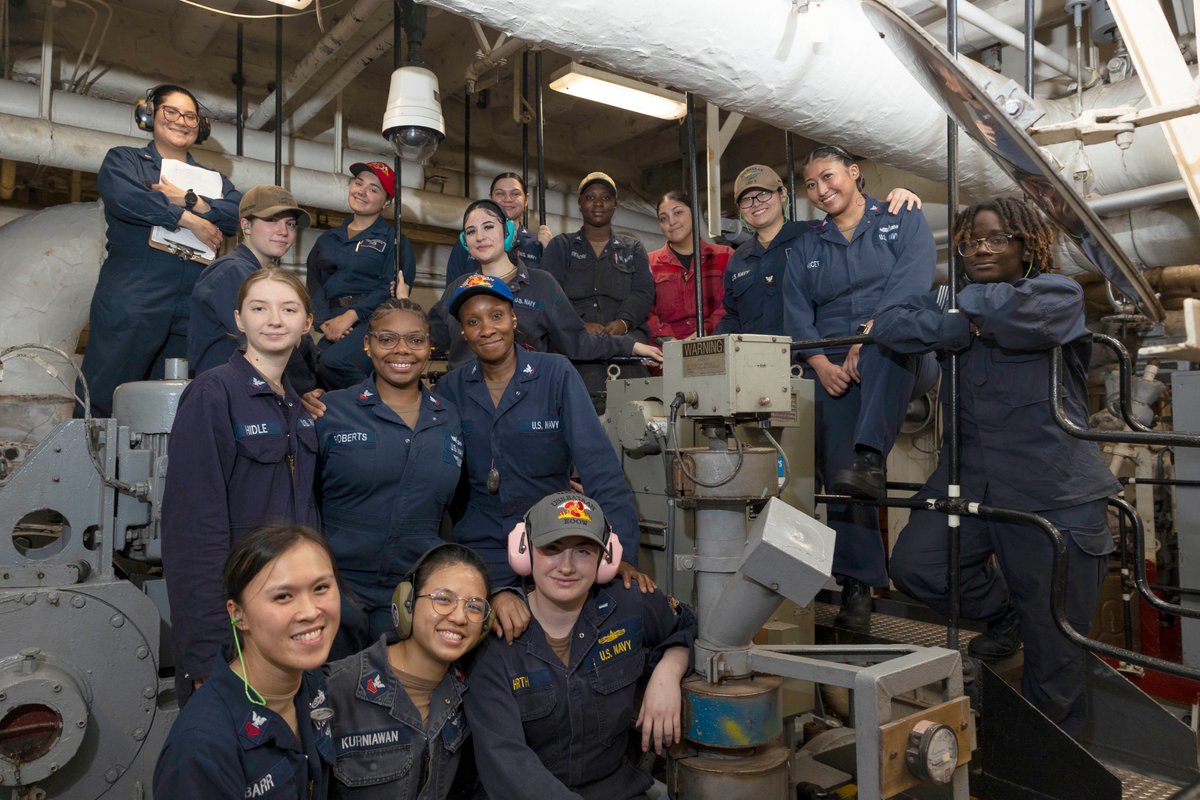 NavyMuseumDev's tweet photo. Women have shaped the Navy’s legacy for centuries, from the first female Yeomen in WWI to today’s leaders commanding ships, squadrons, and entire fleets. This #WomensHistoryMonth, we honor the #NavyTrailblazers who have broken barriers and continue to serve with distinction. https://t.co/8OAuT2KkWR