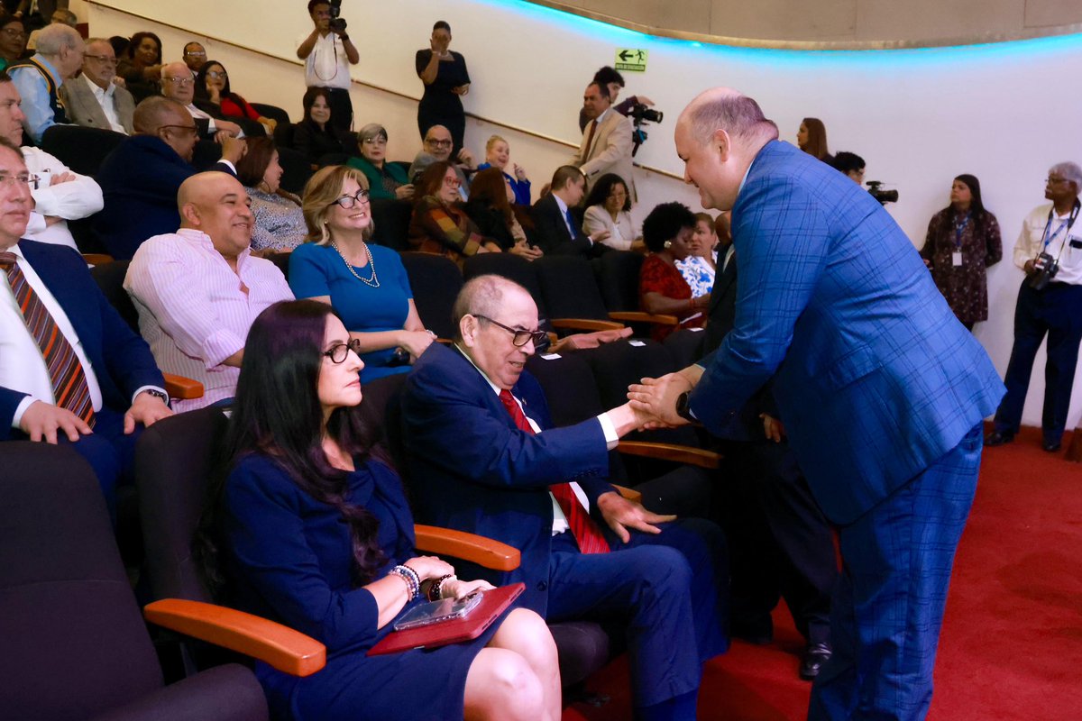 Hoy se lleva a cabo el acto de instalación de la Comisión Nacional de Reformas Electorales #2025 . Este es el comienzo de una importante y ardua labor en la búsqueda del Sistema Electoral que todos deseamos para #panama . #lapatrialahacemoscontigo🇵🇦👍🏻