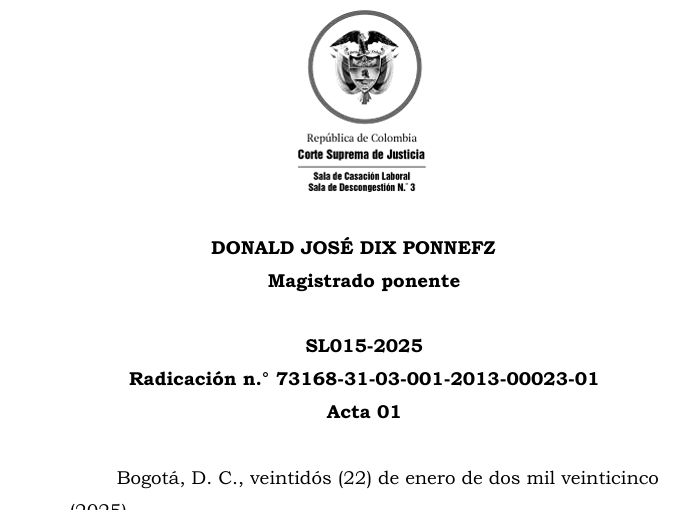 JurisprudenCol's tweet photo. La responsabilidad de una empresa en un accidente laboral que resultó en la muerte de un trabajador

El proceso judicial fue promovido por los familiares del trabajador fallecido, quienes alegaron que su muerte fue consecuencia directa de la negligencia del empleador y de las condiciones inseguras en las que se realizaban las labores.
El debate central de la sentencia gira en torno a la responsabilidad patronal en los accidentes laborales y la aplicación del artículo 216 del Código Sustantivo del Trabajo (CST), que establece que si un accidente de trabajo se debe a la culpa comprobada del empleador, este debe responder por una indemnización total y ordinaria de perjuicios. 

En el caso concreto, el trabajador fallecido, Carlos Alberto Girón Carrillo, desempeñaba labores en el túnel de un proyecto hidroeléctrico cuando ocurrió el accidente. Según la investigación del siniestro, el trabajador intentaba reparar un ducto de ventilación con la ayuda de una volqueta tipo Paus, la cual no era un equipo adecuado para trabajos en altura. Durante la ejecución de la actividad, el vehículo perdió estabilidad y comenzó a desplazarse sin control por la pendiente del túnel, lo que resultó en un accidente fatal.

En primera instancia, el Juzgado Civil del Circuito de Chaparral (Tolima) determinó que el accidente se produjo por la culpa patronal, al no garantizar condiciones adecuadas de seguridad y permitir que el trabajador realizara una tarea riesgosa sin los equipos adecuados. En consecuencia, condenó solidariamente a las empresas responsables, es decir, a las sociedades Conciviles S.A., Geominas S.A. e Isagen S.A. ESP, a pagar indemnización a los familiares del fallecido. Sin embargo, exoneró de responsabilidad a la aseguradora Mapfre Seguros Generales de Colombia S.A., con base en una cláusula de exclusión contenida en la póliza contratada.

En segunda instancia, la Sala Laboral del Tribunal Superior de Ibagué confirmó la decisión de primera instancia en cuanto a la responsabilidad de las empresas empleadoras y la condena al pago de indemnización. Sin embargo, mantuvo la exoneración de la aseguradora, argumentando que la póliza de seguro contenía una cláusula que excluía la cobertura para accidentes de trabajo. Este punto fue clave en el recurso de casación interpuesto por Isagen S.A. ESP ante la Corte Suprema de Justicia, ya que la empresa alegó que la póliza sí cubría los eventos contemplados en el artículo 216 del CST y que, por tanto, la aseguradora debía asumir la indemnización.

Al analizar el caso en sede de casación, la Corte Suprema examinó en detalle la naturaleza de la responsabilidad patronal y la validez de las cláusulas de exclusión en los contratos de seguro. En primer lugar, la Corte reafirmó la importancia del deber del empleador de garantizar condiciones seguras de trabajo y la obligación de supervisar las actividades de sus empleados. Se resaltó que, si bien la capacitación y el entrenamiento del trabajador pueden mitigar algunos riesgos, la omisión de medidas de seguridad adecuadas y el uso de equipos inapropiados constituyen una falta grave que puede derivar en responsabilidad por culpa patronal.

En relación con la póliza de seguro contratada por Isagen S.A. ESP con Mapfre Seguros Generales de Colombia S.A., la Corte realizó un análisis minucioso de sus cláusulas. Encontró que, si bien la póliza contenía una exclusión genérica para enfermedades y accidentes de trabajo, también incluía una cláusula específica que cubría la indemnización total y ordinaria de perjuicios derivada del artículo 216 del CST. Con base en este análisis, la Corte concluyó que la aseguradora sí debía responder por la indemnización, pues la exclusión no podía interpretarse de manera que limitara la cobertura de un siniestro expresamente asegurado.

Un aspecto fundamental de la decisión de la Corte fue la diferenciación entre las prestaciones del Sistema de Seguridad Social y la indemnización plena de perjuicios establecida en el artículo 216 del CST. Se reiteró que la pensión de sobrevivientes otorgada a la familia del trabajador fallecido por la Administradora de Riesgos Laborales (ARL) y la indemnización por culpa patronal tienen naturaleza jurídica distinta. La pensión de sobrevivientes es una prestación de seguridad social que busca garantizar un ingreso a los beneficiarios del trabajador fallecido, mientras que la indemnización plena de perjuicios tiene un carácter resarcitorio y busca reparar el daño causado por la negligencia del empleador. En consecuencia, no es posible compensar una con la otra, como pretendía la empresa demandada.

Portal de actualización Jurisprudencial. Solicita tu suscripción aquí 👉 https://t.co/LAQoZz9KKg
