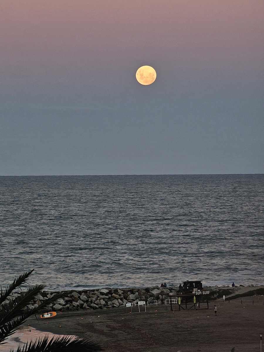 La luna ahora #LUNA <a href="/MarDelPlataARG/">Mar del Plata</a>