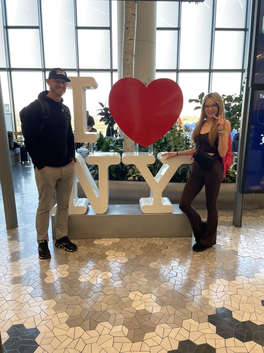 Just Landed..🛬 #nikeindoornationals is officially Here!! <a href="/camryn_merryman/">Camryn Merryman</a>