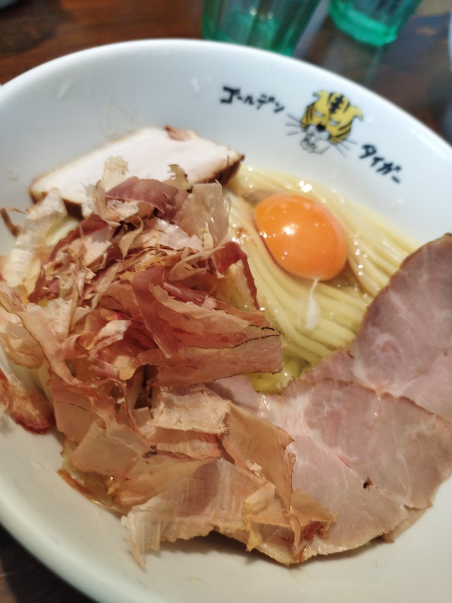 bnr32_style's tweet photo. #JBZ
#ゴールデンタイガー
#TKM
昨日久しぶりに逢いに行って来ました🐯。何か久しぶりで緊張しました(笑)。昔は週の半分位、会ってたのに😄。限定と金の素をいただきました。いつ食べても旨いね🍜😋。 https://t.co/I8wdWl234c