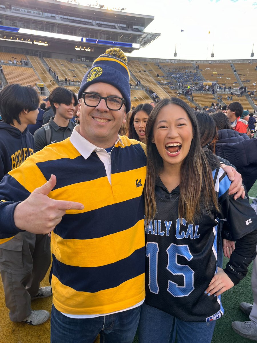 anitaxliu's tweet photo. Throwback to last year’s Big Game where the Daily Cal CRUSHED the Stanford Daily in Ink Bowl. And I ran into my manager on the field! #CalBigGive #dailycal https://t.co/ARNIuutix8