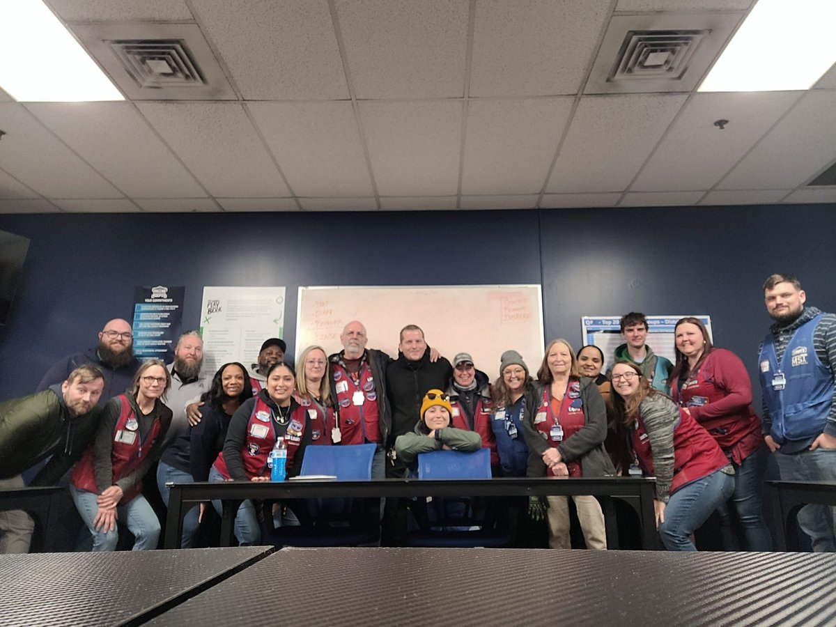 Wishing our DS Gary and DS Dayan all the best in their future endeavors!! Last Day at 2594.. 
<a href="/JMB_Burnett/">Jeffrey “JB“ Burnett</a> <a href="/BreeKraft123/">Breanna Kraft</a> <a href="/cortia_gwynn/">Cortia Gwynn</a>