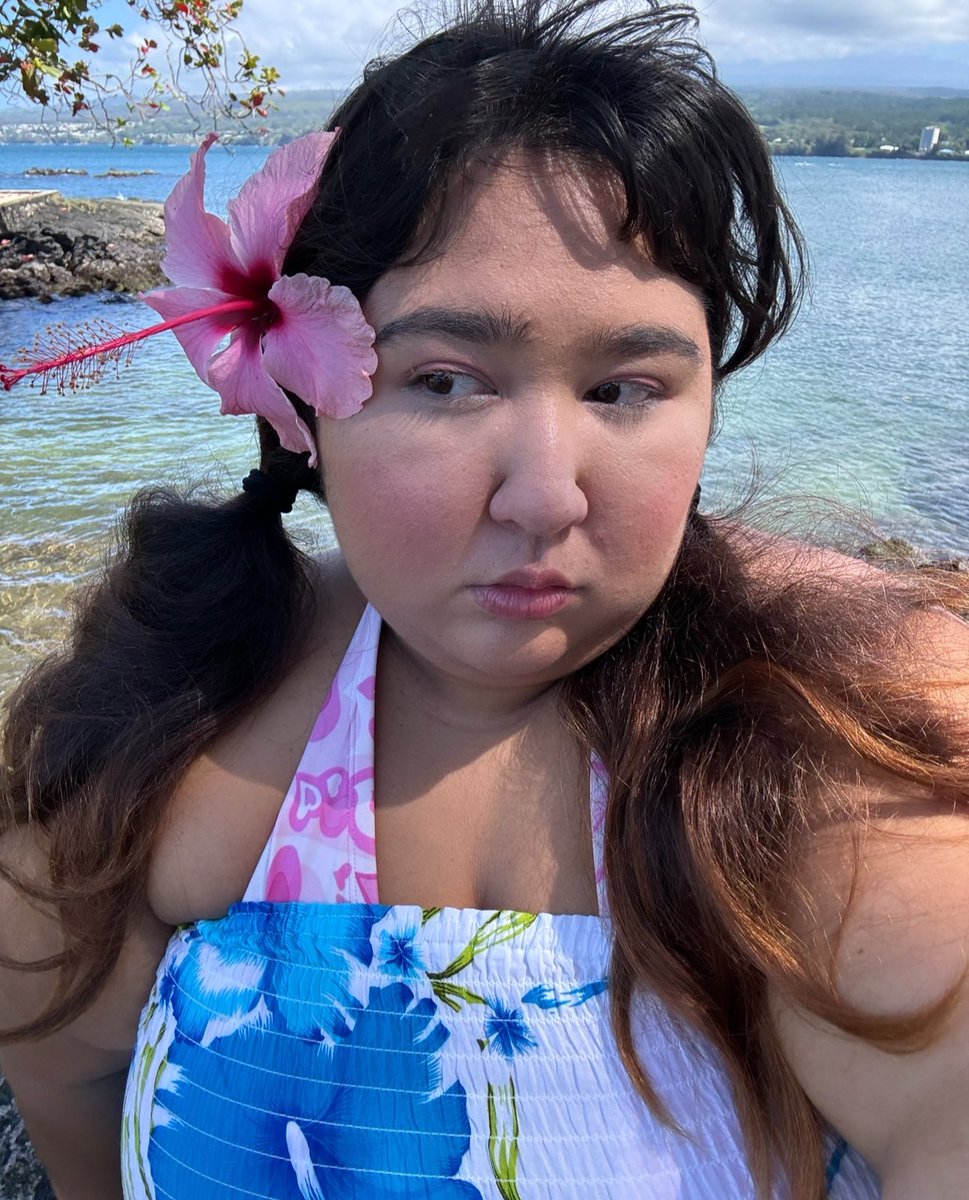 pinkmonstas's tweet image. 2 hawaiians 🌺🌊🌈 #mbbsd