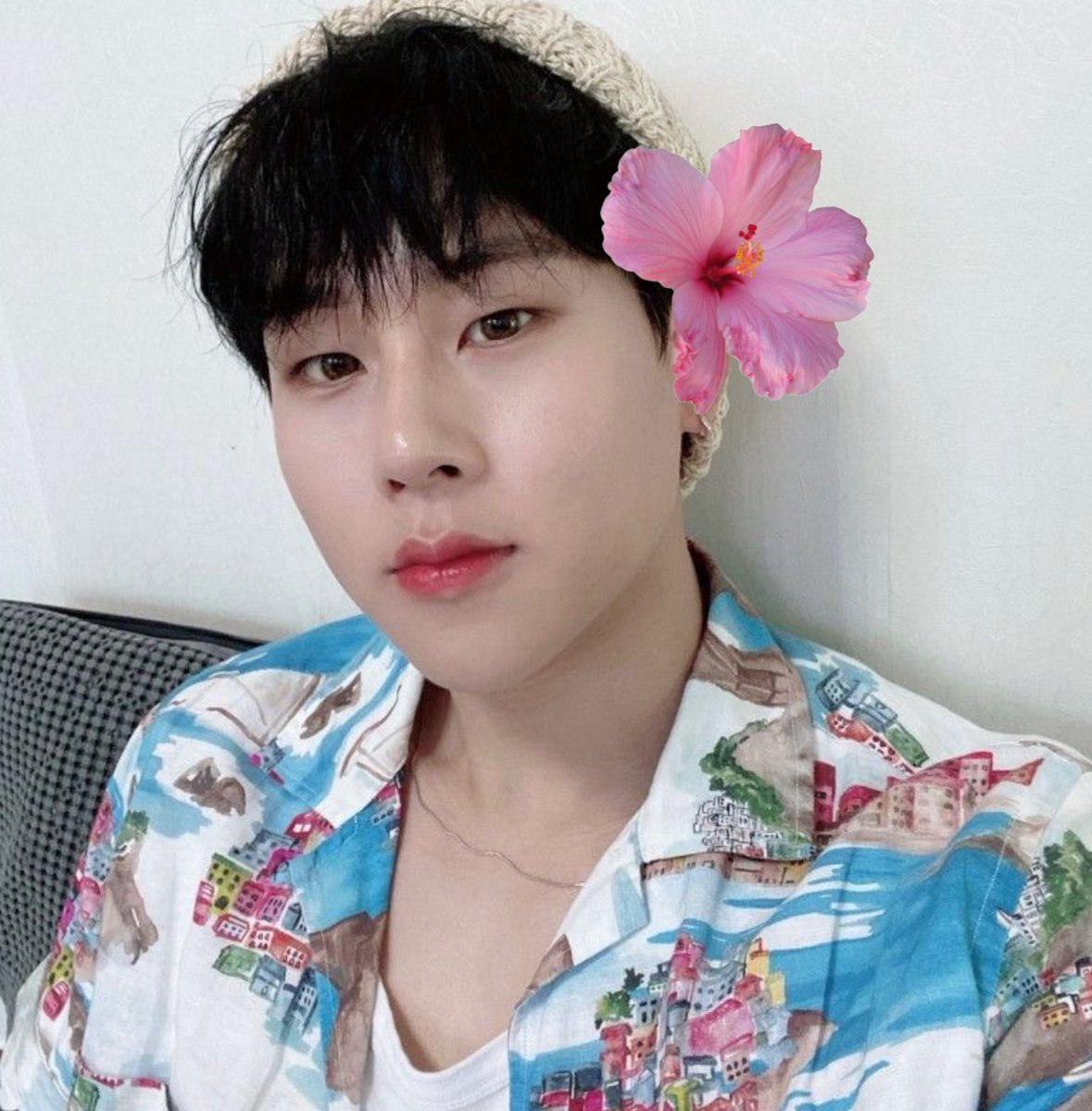 pinkmonstas's tweet image. 2 hawaiians 🌺🌊🌈 #mbbsd