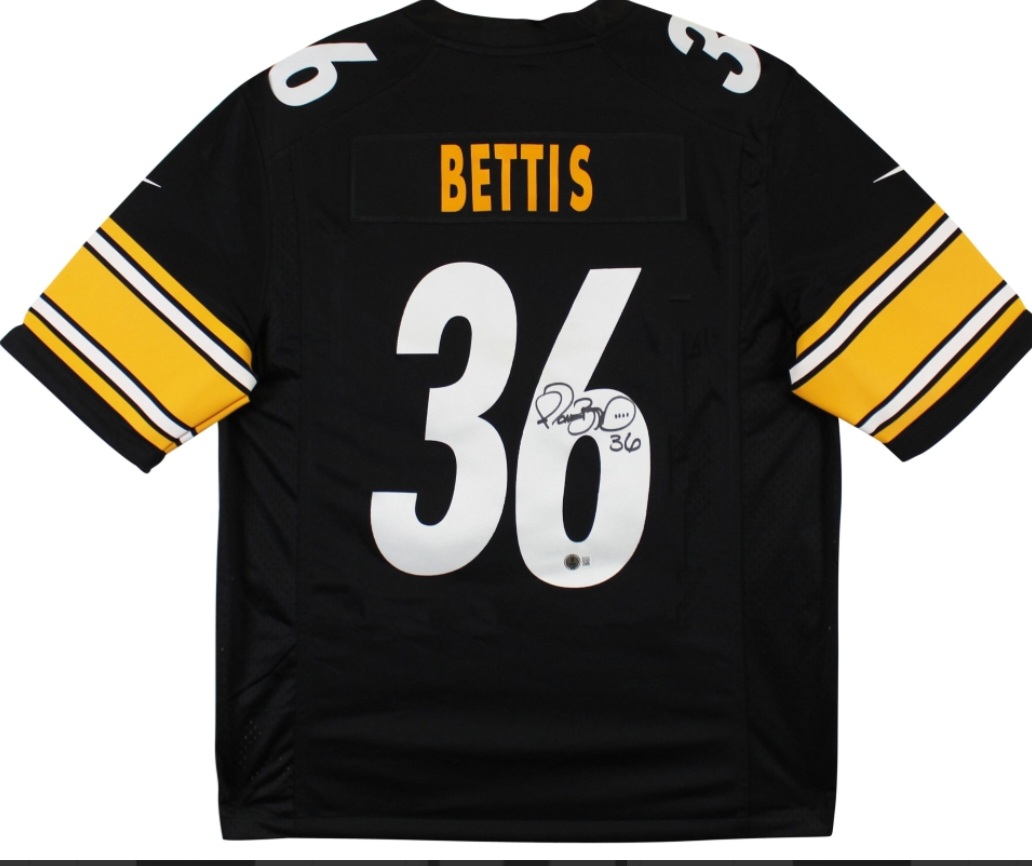 MarkKaboly's tweet photo. We wanna reward all the fantastic  yinzers supporting Kaboly+Mack, and thanks to https://t.co/rUqlEwEnTE, we’ve got an autographed Jerome Bettis jersey to giveaway.

Get entered to win:
*Repost this and tag three friends
*Make sure you’re one of our first 1,000 Subscribers at https://t.co/ZCDzmi3Ibf (we’re at 604 now)

It’s that simple.

When we get to 1,000 subs, we’ll draw the winner.