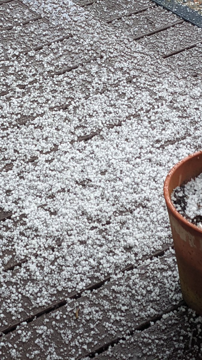andrewghayes's tweet image. Wow that's some... graupel? #orwx #pdxtst