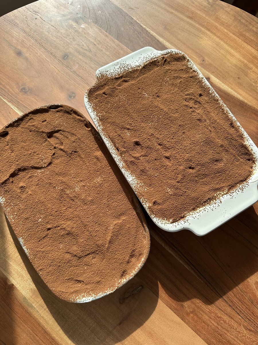 Приготовила 2 тазика тирамису. Этот красавец kitchenaid топ 💛 Через пару недель сделаю наполеон.