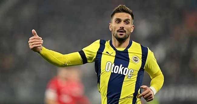 <a href="/Fenerbahce/">Fenerbahçe SK</a> Maça girdikten sonra 10 kişi oynattı, üstüne ilk penaltıyı kaçırıp tüm motivasyonu düşürdü, bir süre ilk 11 yüzü göstermeyin Tadic'e!