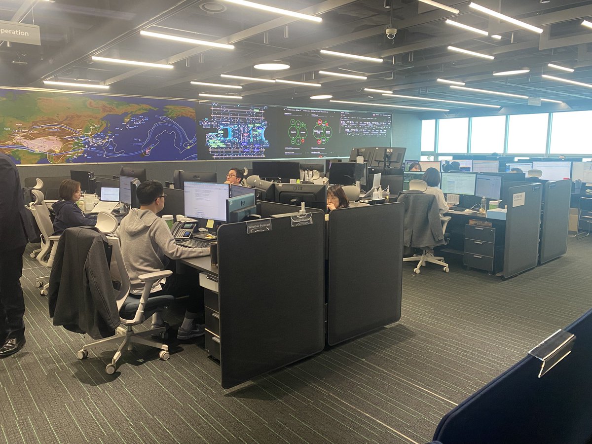 Interesting tour of Korean Air’s OCC (operations and customer centre). Large digital display wall shows map of aircraft, jetstreams and turbulence areas, beside overviews of Incheon and Gimpo movements
